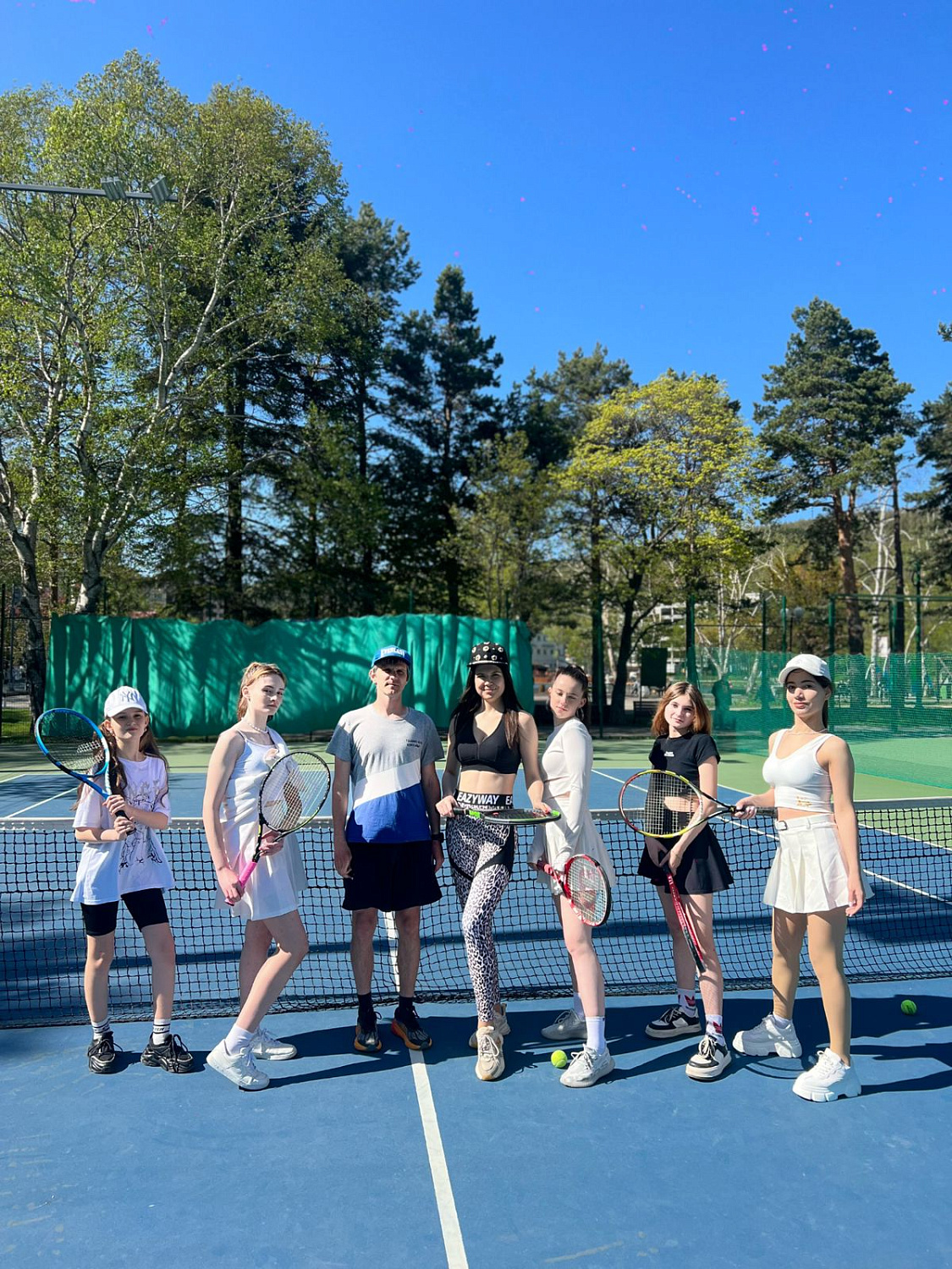 Занятие в модельной школе в теннисном клубе "Хоккайдо"